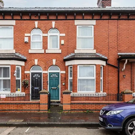 Clayton House - Spacious Home Near Etihad Stadium-2